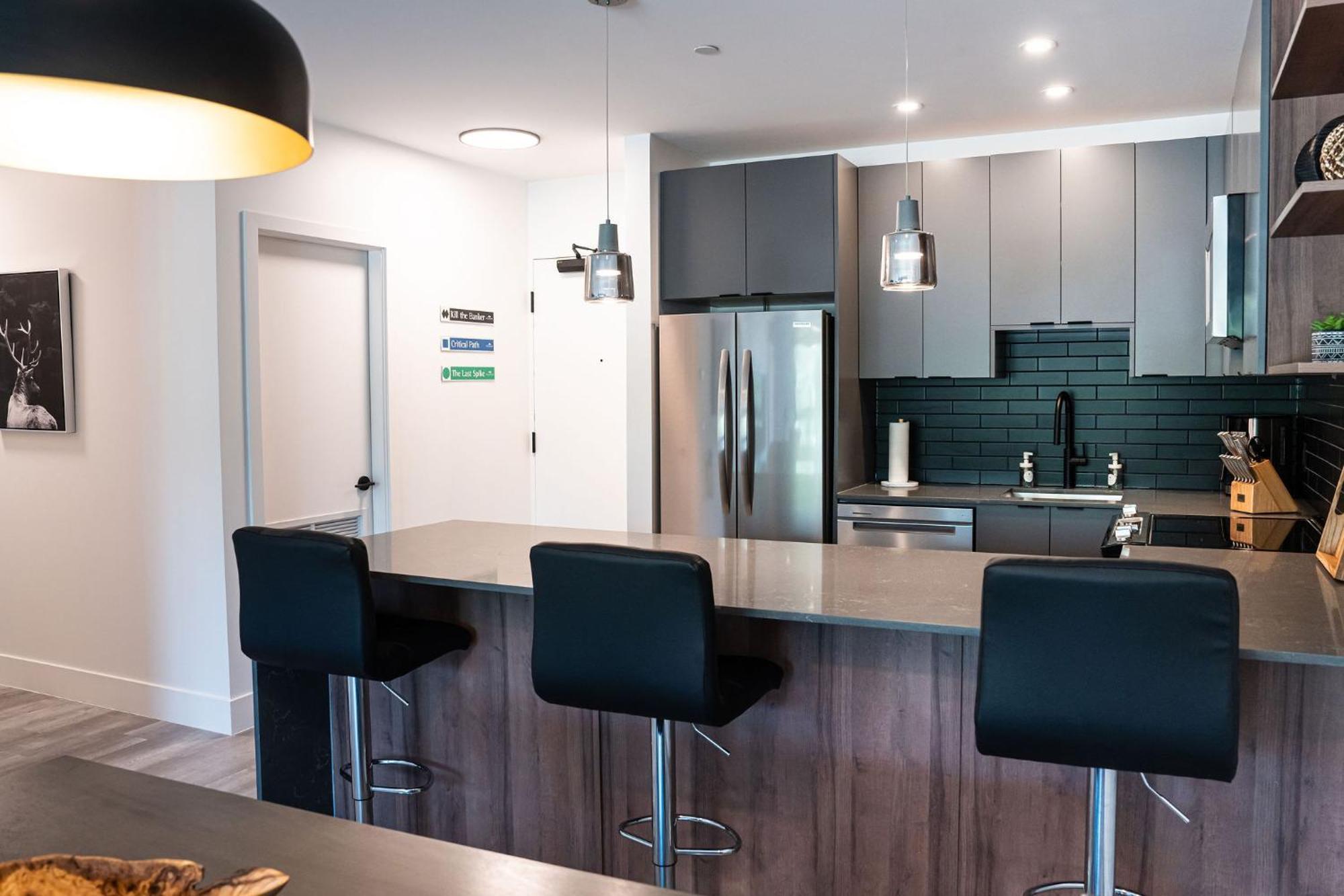 Alpine Haven By Revelstoke Vacations Apartman Kültér fotó